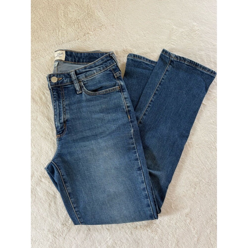 Like New Universal Thread High Rise Straight Medium Wash Denim Jeans
